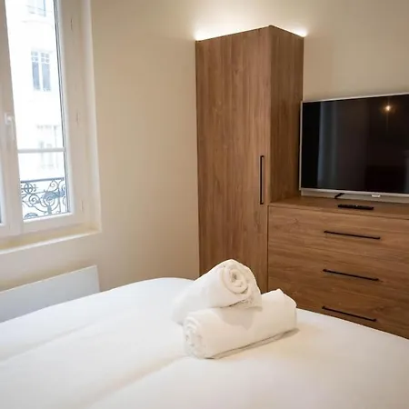 ヴィラ La Roseraie ヴィシー